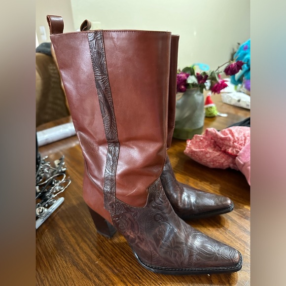 Women’s Boots - Picture 2 of 3